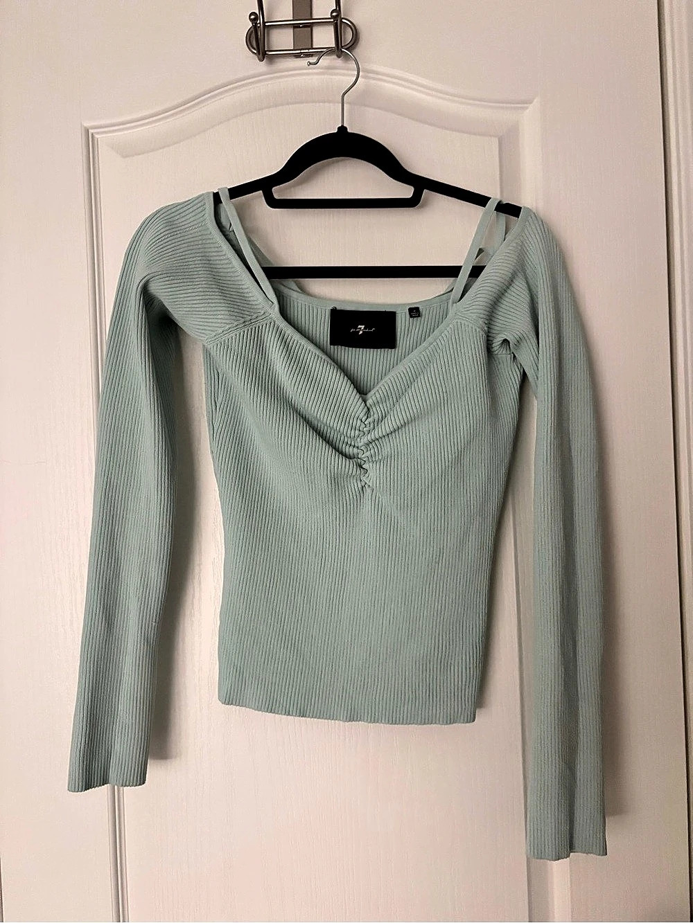 For All Mankind V-Neck Ribbed Sweater in Green Size Medium Like New